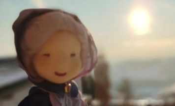 Waldorf Familienschule zeigt Frau Holle als Marionettenspiel