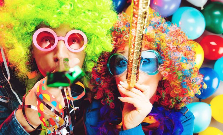 Gemeinsam Fasching feiern (Foto: karepa - stock.adobe.com)