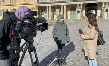 Laurin stand für ORF-Wetterbeitrag vor der Kamera