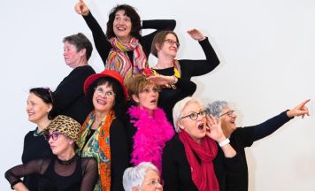 Treffpunkt mensch&arbeit bietet Humor, Unterhaltung und Reflexion zum Weltfrauentag 