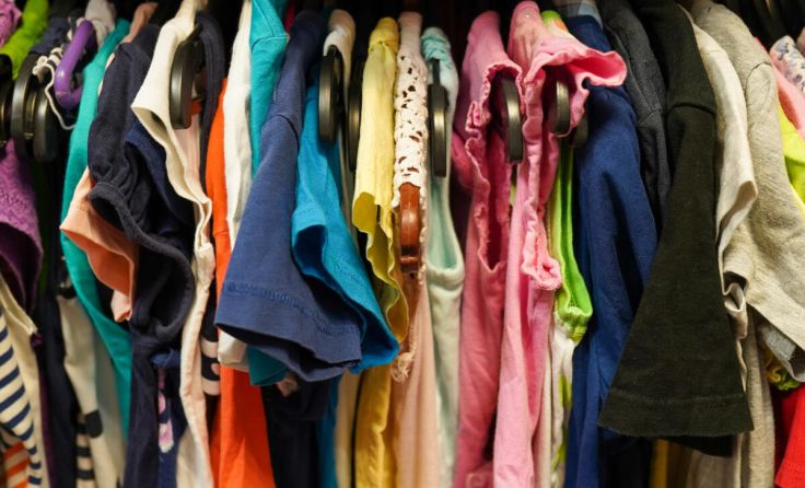 Schnäppchen für Babys, Kinder und Jugendliche (Foto: Nastya - stock.adobe.com)