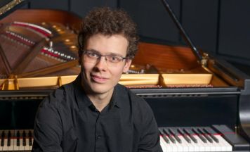 Martin Nöbauer spielt Beethoven am Bösendorfer-Flügel im Centro Rohrbach