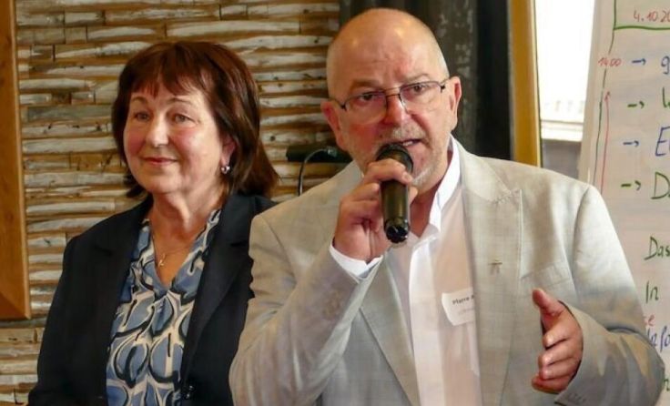 Dekanatsassistentin Veronika Pernsteiner und Dechant Rupert Granegger (Foto: Alfons Schwarzmann)