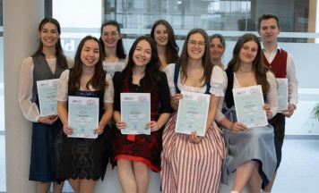 Neun frisch geprüfte Jungsommeliers aus der HLW Rohrbach