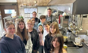 Neufeldens Polyschüler zu Besuch bei Gastroprofi Heinz Keplinger