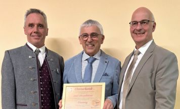 Ehemaliger Amtsleiter Josef Oberpeilsteiner ist neuer Ehrenringträger von Sarleinsbach