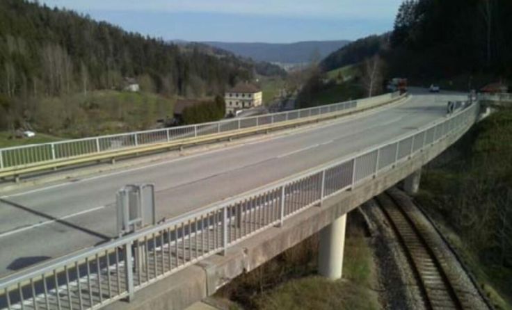 Die Bahnbrücke Lauss im Gemeindegebiet von Oepping wird im Sommer saniert. (Foto: Land OÖ)