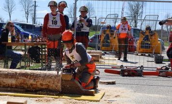 Rohrbachs Landjugendliche tragen Forstbewerb beim Jubiläumsfrühschoppen aus