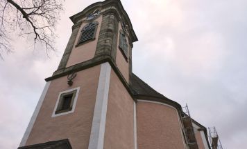 An der Leonfeldner Bründlkirche laufen die letzten Arbeiten