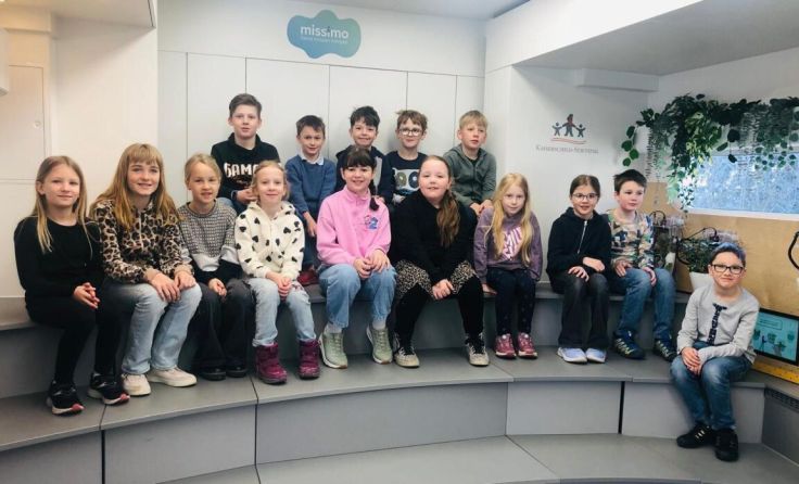 Schüler der dritten Klasse im Missimo-Truck (Foto: VS St. Veit)