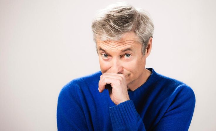 Alfred Dorfer präsentiert sein kabarettistisches Ein-Mann-Theater im Centro. (Foto: Moritz Schell)