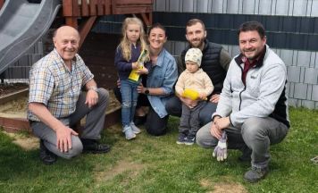 1.300 Rohrbacher Familien freuen sich über frischen Spielsand