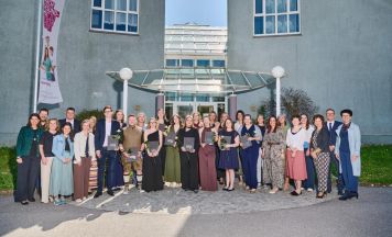 Zwölf frisch geprüfte Pflegefachassistenzkräfte verstärken Pflege im Bezirk Rohrbach