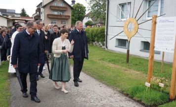 Lembach macht zur Eröffnung der communale Mut zum Frieden
