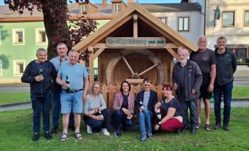 Frischer Glanz für die Mühlenvereins-Hütte am Marktplatz Reichenthal