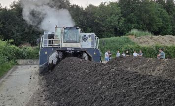Wie aus Abfall Kompost wird: Rohrbacher Jungbauern besichtigten Kompostieranlage