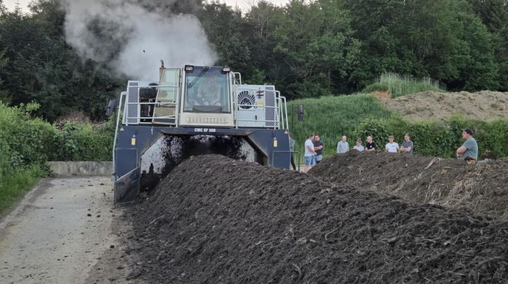 Wie aus Abfall Kompost wird: Rohrbacher Jungbauern besichtigten Kompostieranlage