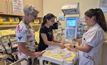 Praxisnahes Training am Klinikum Rohrbach gibt werdenden Eltern Sicherheit