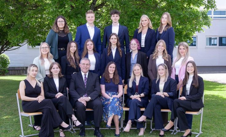 Die Absolventen der 5a HLW (Foto: GMR)