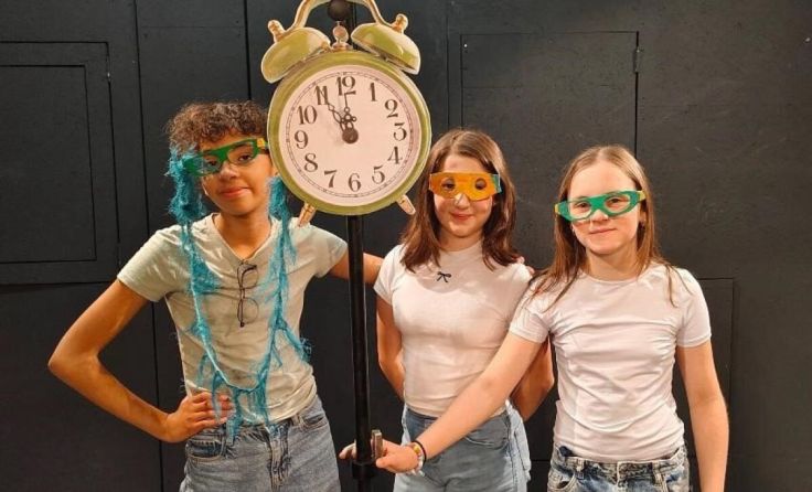 Die Schüler zeigen auf: Es ist Zeit, bewusster zu handeln. (Foto: Bauer-Öppinger)