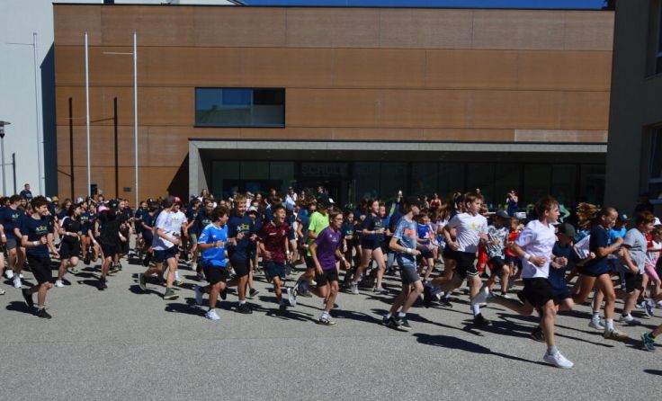 Beeindruckende 22.300 Euro kamen beim Charity-Lauf für Hope4Uganda zusammen. (Foto: MS Hofkirchen)