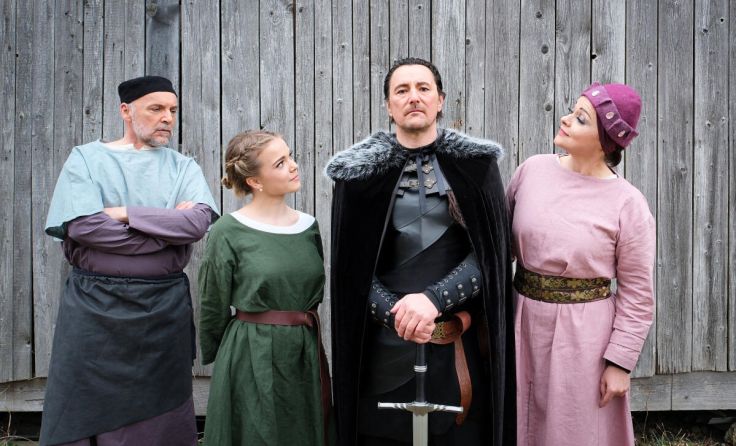 Helmbrecht mit seiner Familie (Foto: Hackl Martin)