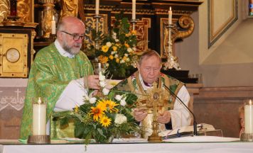 Niederkappler feierten ihren diamantenen Pfarrer