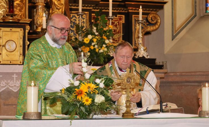 Pfarrprovisor Kasimir Marchaj und Jubilar Prälat Franz Breid (Foto: Pfarre Niederkappel)