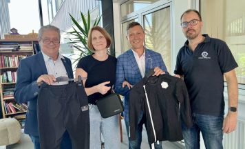 Rohrbacher Lions helfen mit Therapieanzug und Lebensmittelgutscheinen