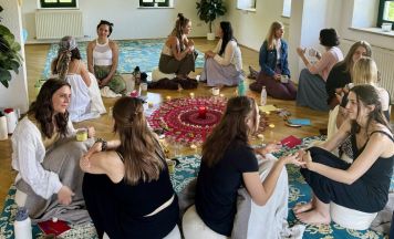 Frauen erwecken beim Retreat am Winklergut ihre innere Stärke