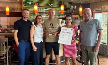 Café Treffpunkt freut sich über Julius-Award