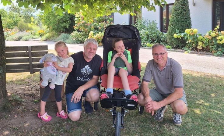 Übergabe der Spende an Valentina und ihre Familie (Foto: GartenZauner)