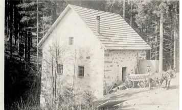 Wer erinnert sich an die verschwundene Frindorf-Mühle am Froschbach?