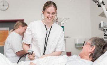 Krankenpflegeschule Rohrbach informiert über vielfältige Ausbildungsmöglichkeiten