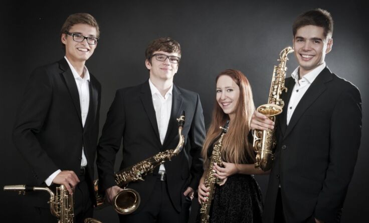 Jung und ohne Scheu: Das Sonus Saxophonquartett spielt in Seewalchen. 