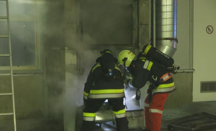 In einer Schweißabsauganlage ist Brand ausgebrochen. Fotos: FF Ottnang