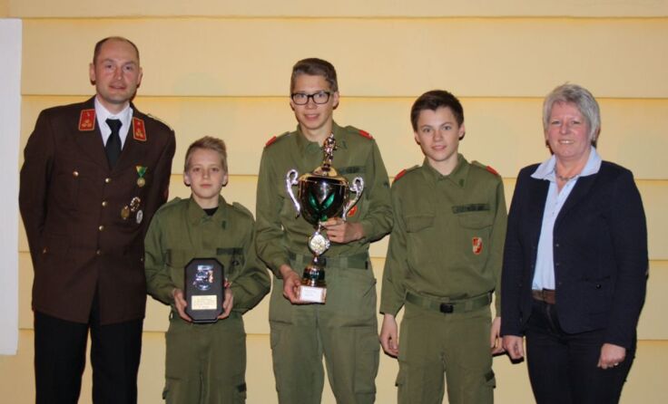Die Jugendgruppe konnte erneut den Wanderpokal holen. Fotos: FF Windern