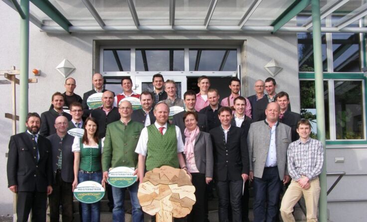 Die neuen Landwirtschaftsmeister mit ihrer Prüfungskommission 