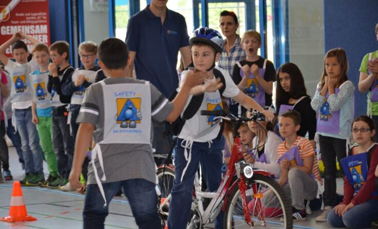 An verschiedenen Stationen beschäftigten sich die Kinder mit Sicherheit. 
