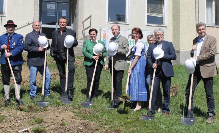 Der Spatenstich für den Neubau des Amtshauses der Gemeinde Oberhofen ist gesetzt.