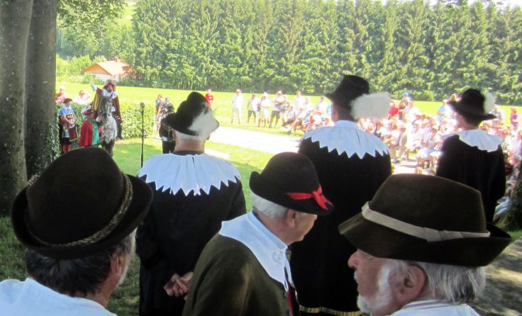 Erstmals wurde das Würfelspiel am Haushammerfeld in Pfaffing aufgeführt. Foto: Wilhelm Frikh