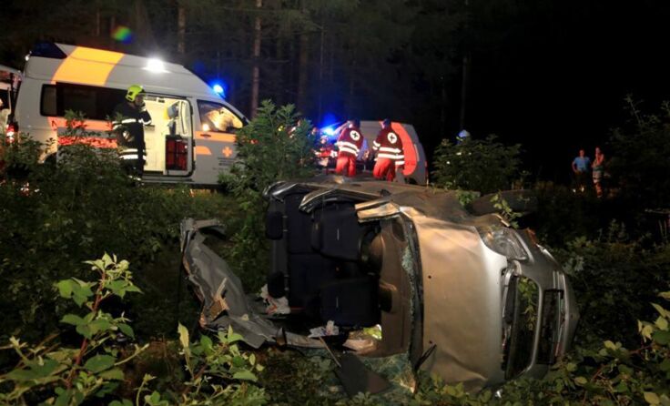 Der Wagen des Brüderpaars hat sich mehrmals überschlagen. Foto: Helmut Klein