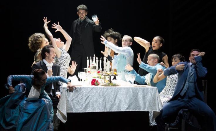 „Schwanensee - Dort wo wir nicht sind“ feiert Premiere. Foto: Tom Mesic