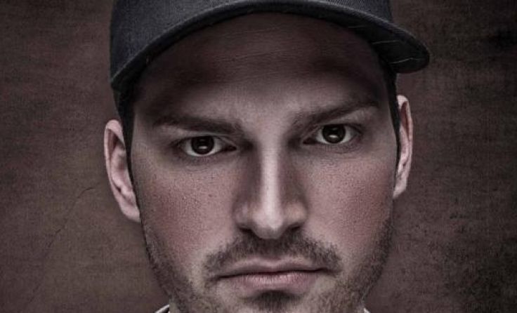 DJ Teddy-O sorgt in der Remembar für heiße Sounds. Foto: Famous Press