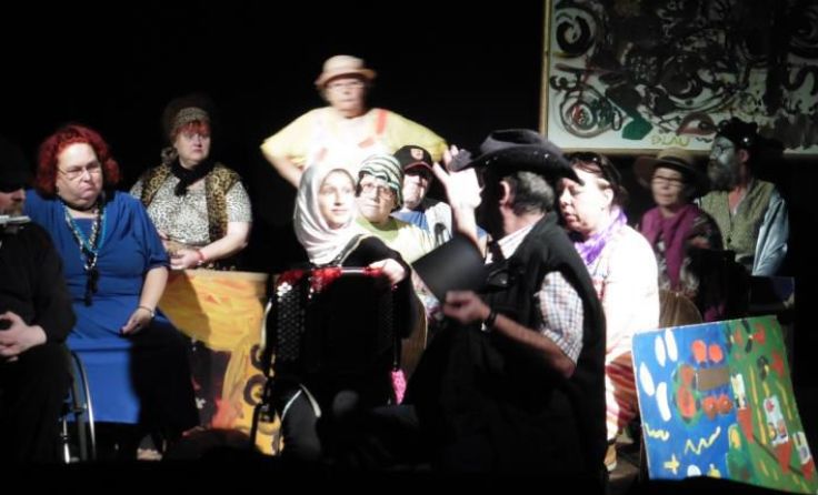 Die „Schrägen Vögel Linz“ begeben sich auf eine verrückte Busreise. 