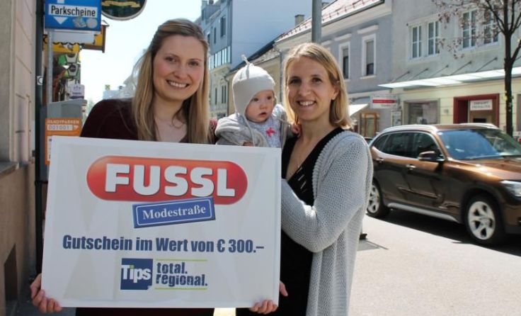 Glücksengerl Katrin Auernhammer mit Gewinnerin Elisabeth Dizili und Tochter Lotta