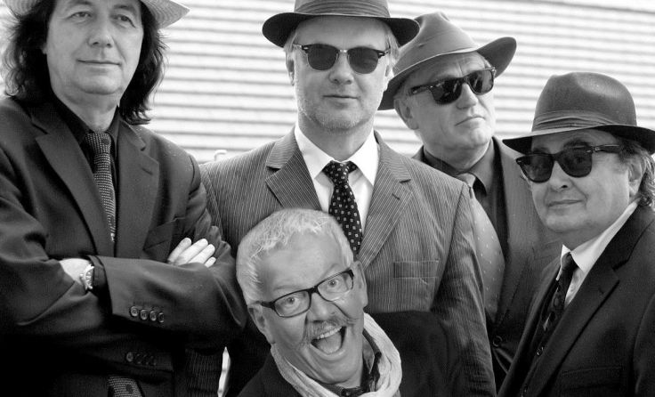 Die „Untouchables“ und „deejay H“ (unten) feiern 30 Jahre. Foto: Tony Schönhofer