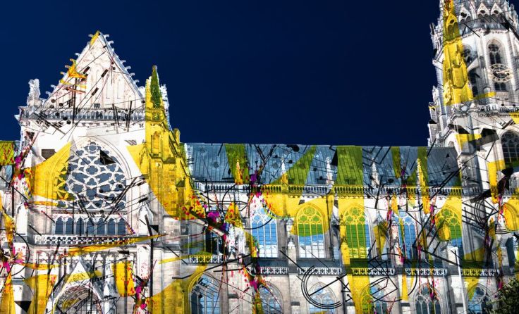 Die Linzer Mariendom wird erstrahlen. Foto: 4youreye/Lichttapete (Fotomontage)