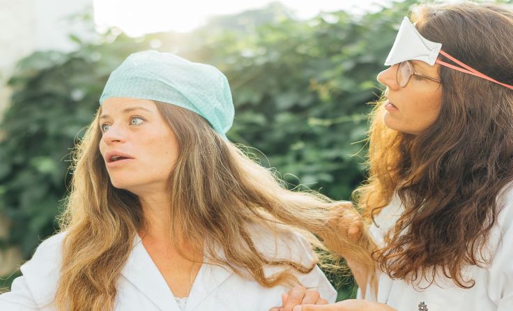 Judith Richter (l.) und Karin Schmid sind „Kranke Schwestern“. Foto: Paul Hoffer