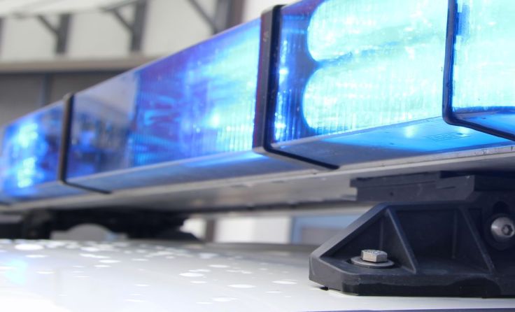 Die Polizei schnappte den 22-jährigen mutmaßlichen Täter. Symbolfoto: Volker Weihbold